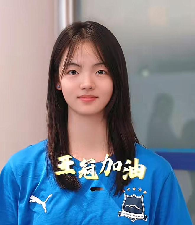 武漢女足姜晨璟，踢防守位反差大，自小如此。