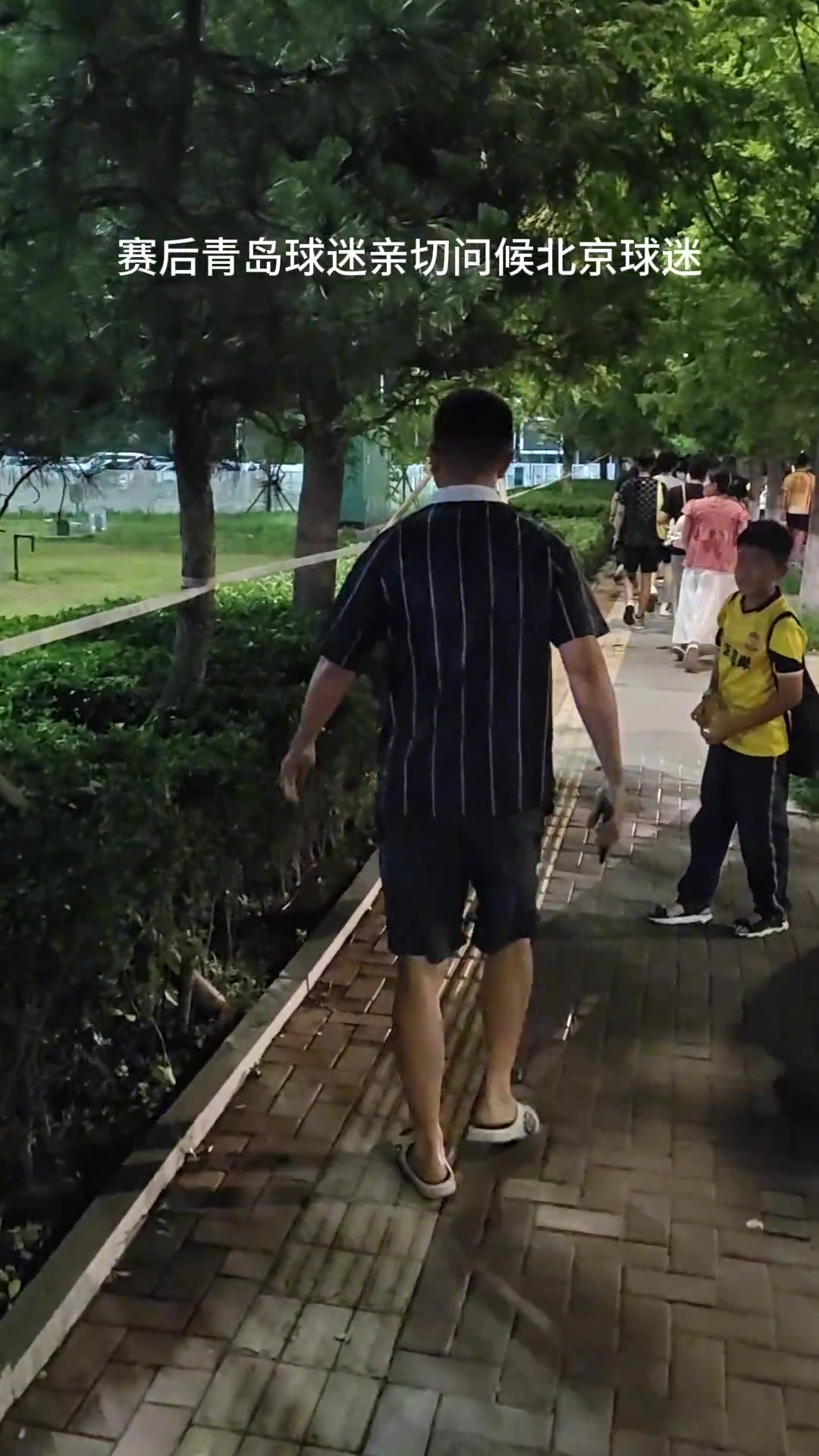 扎心了老鐵實(shí)拍西海岸球迷對(duì)著國(guó)安球迷高喊申花是冠軍