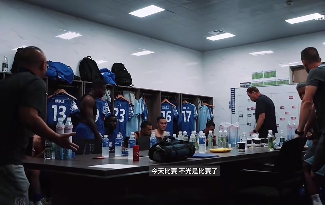 上海申花翻譯比主教練還激動(dòng)訓(xùn)話(huà)時(shí)爆粗誰(shuí)TM不想踢就下來(lái)