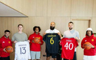 NBA球員祖巴茨等造訪卡靈頓，獲贈曼聯(lián)球衣！